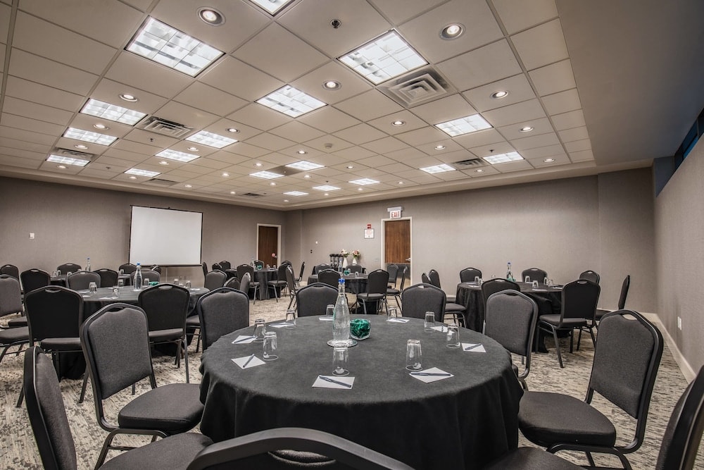 Springhill Suites by Marriott Chicago Downtown/ River North