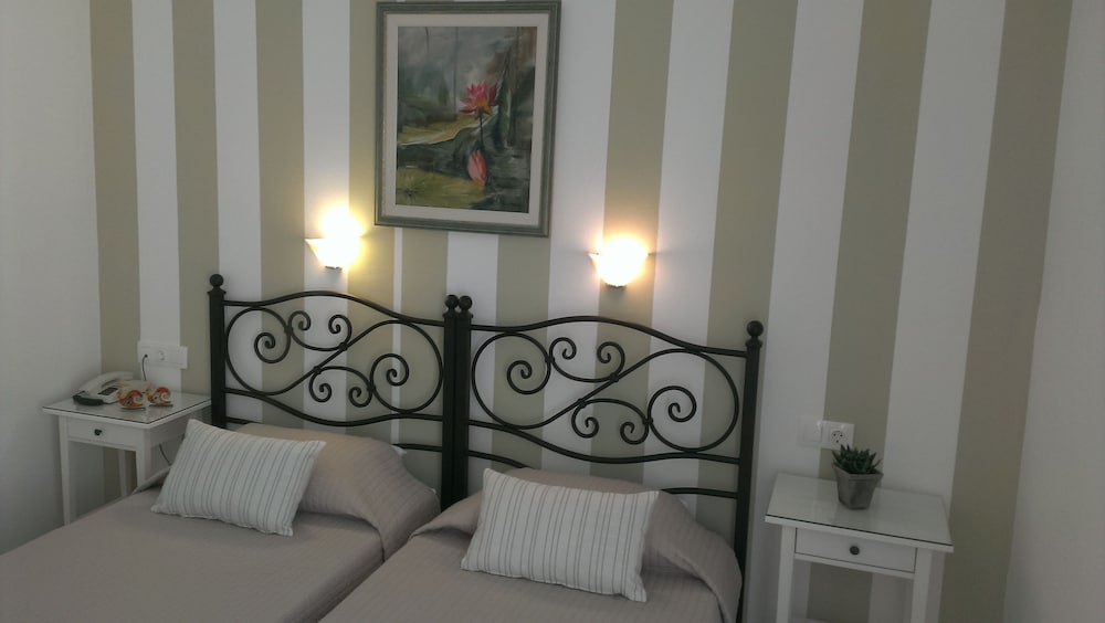 Cyclades Hotel