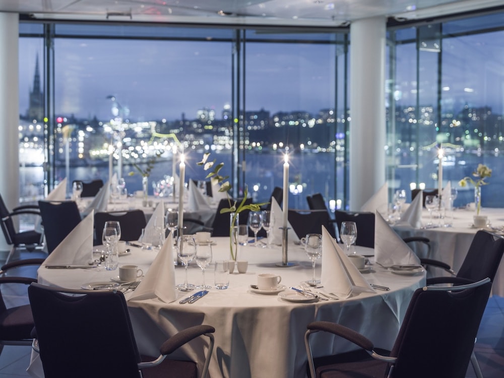 Radisson Blu Waterfront Hotel