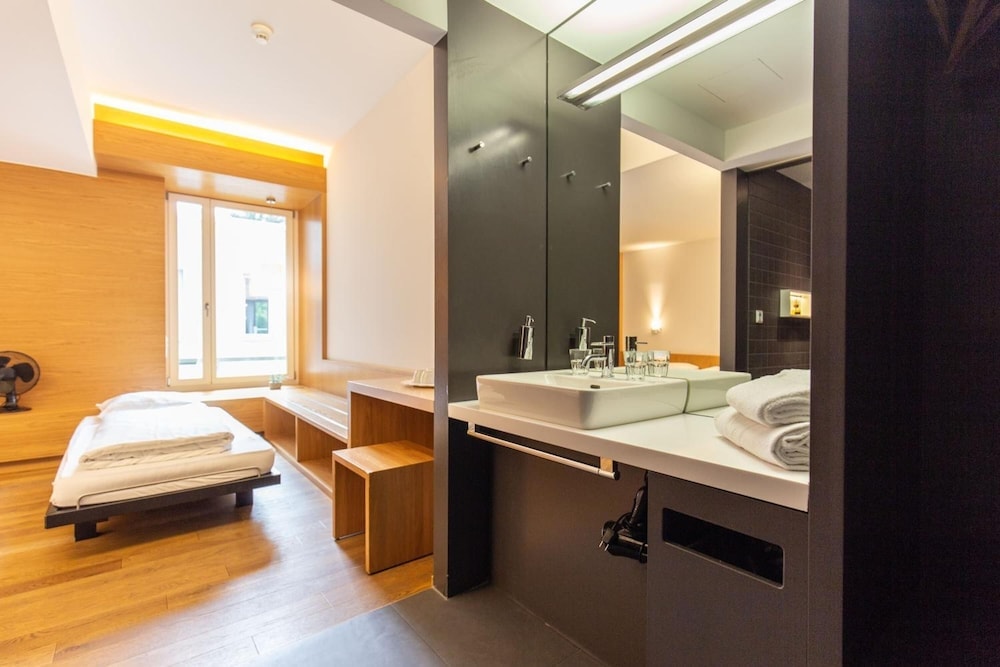 Hyve Hotel Basel - Hostel