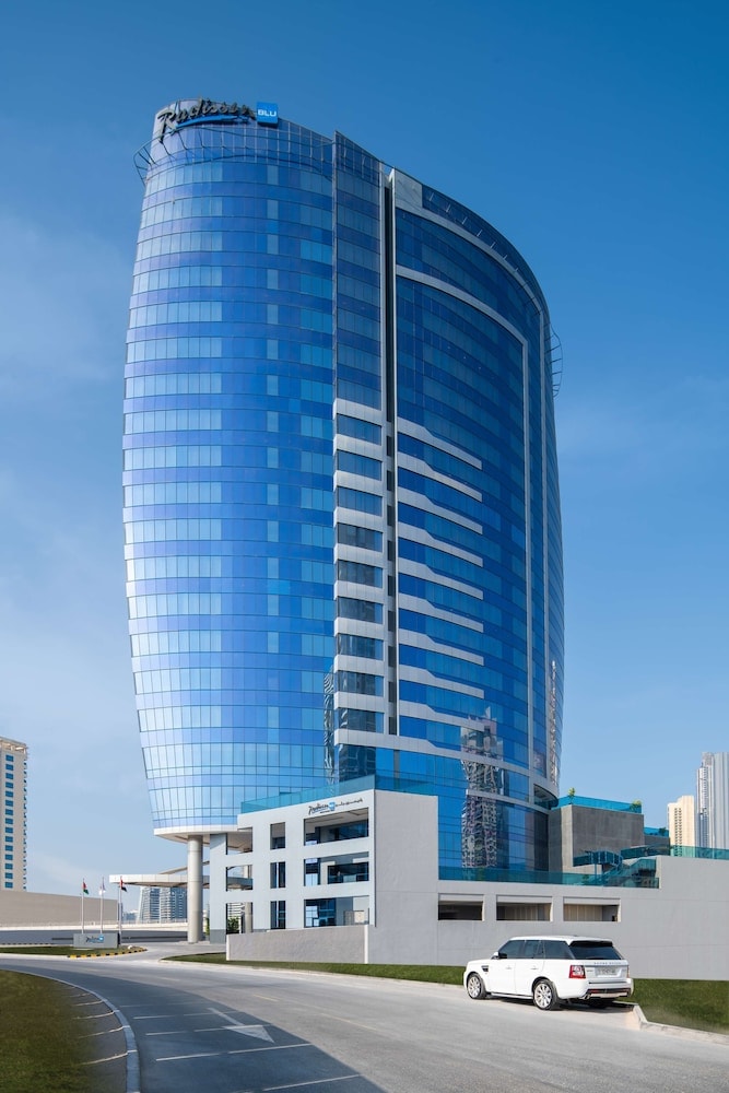 Radisson Blu Hotel, Dubai Canal View