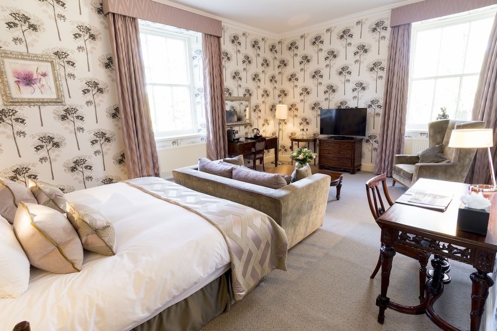 Storrs Hall Hotel