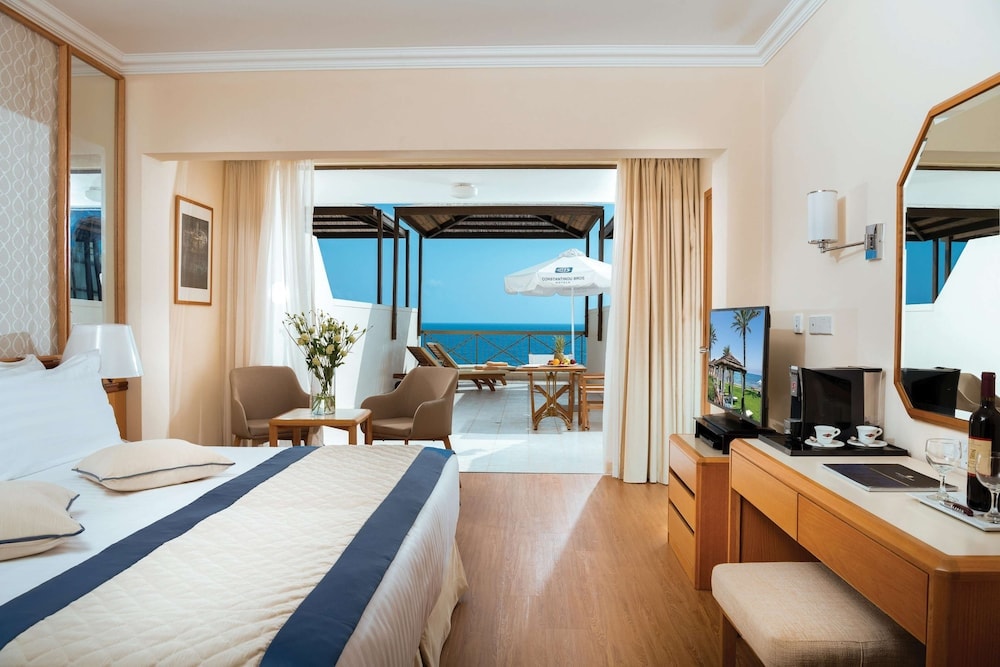 Constantinou Bros Athena Beach Hotel