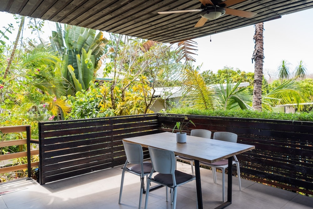 Nautilus Surf & Yoga Villas Santa Teresa