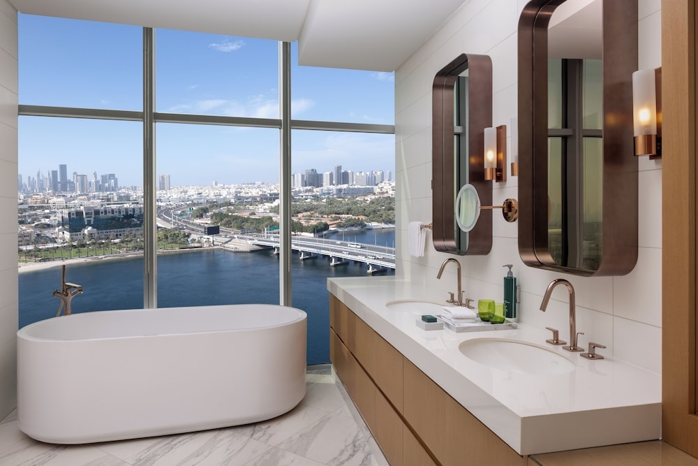 Hilton Dubai Creek Hotel & Residences