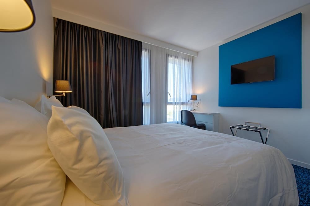 Le NexHotel