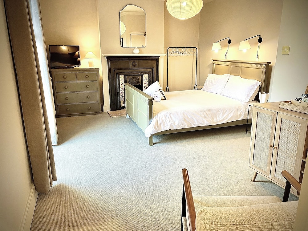 Morleys Bistro | By Huluki Sussex Stays