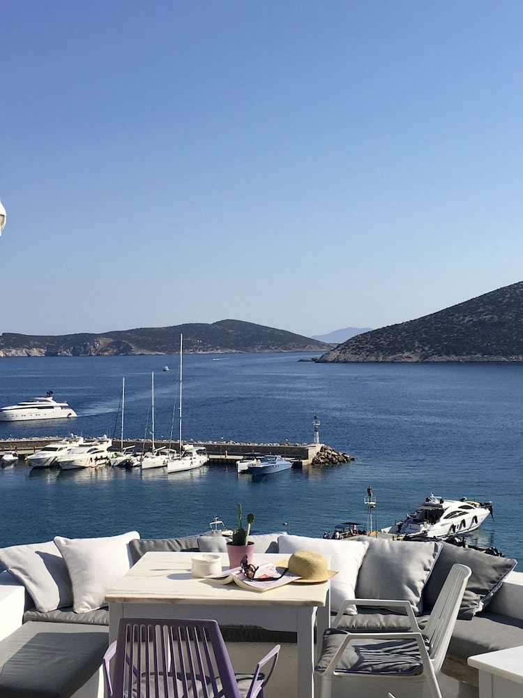 Niriedes Hotel