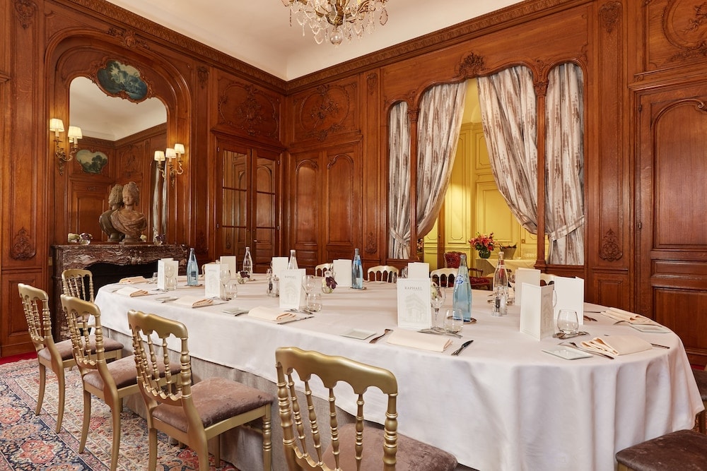 Hotel Raphael