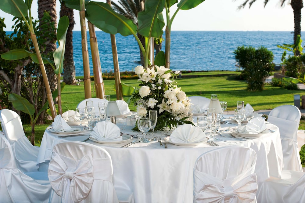Constantinou Bros Athena Beach Hotel