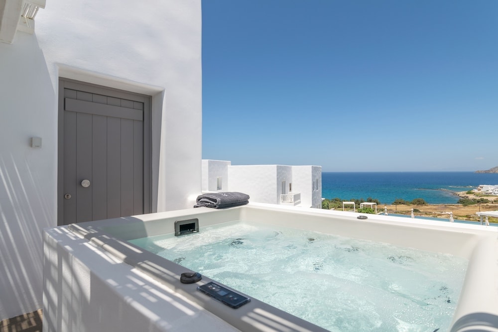 Milos Breeze Boutique Hotel