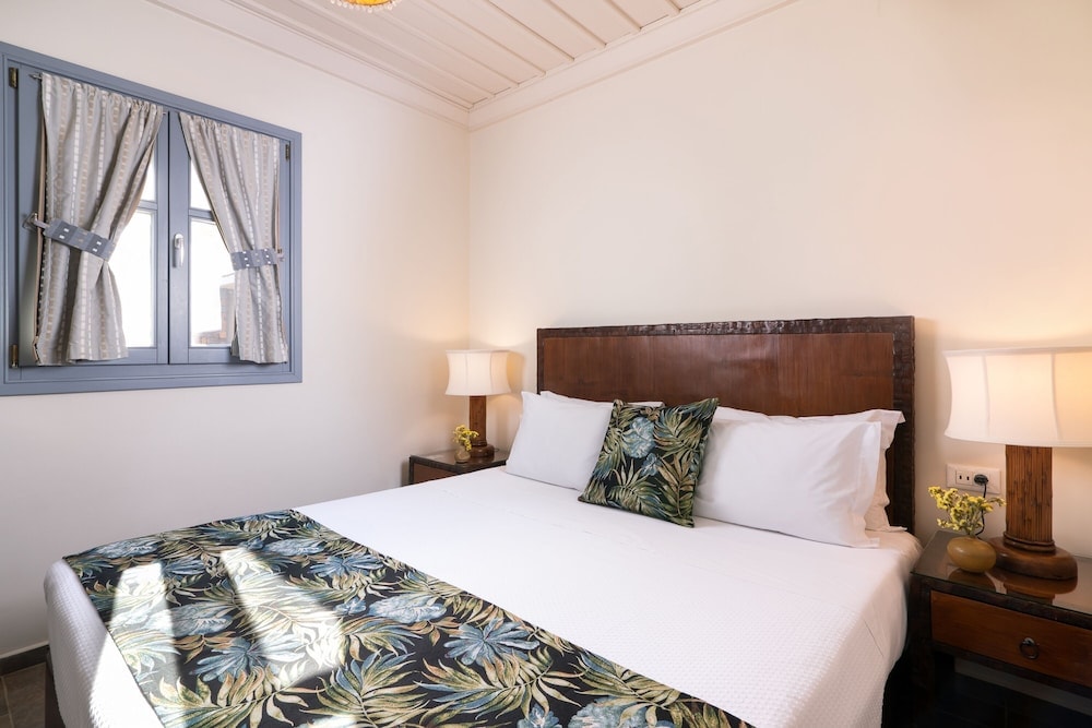 Porto Kea Suites
