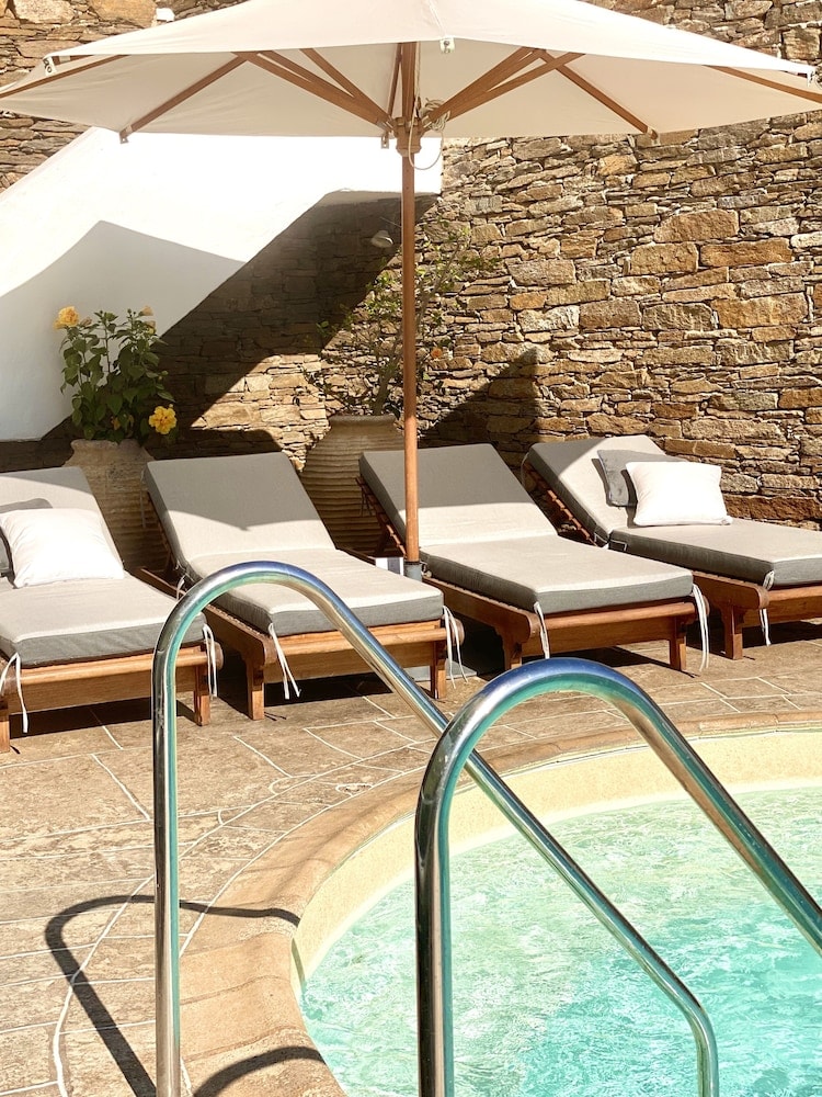 Niriedes Hotel