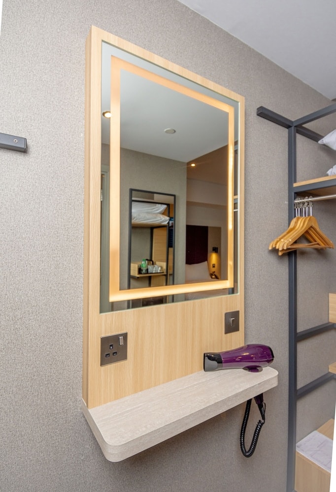 Premier Inn Dubai International Airport