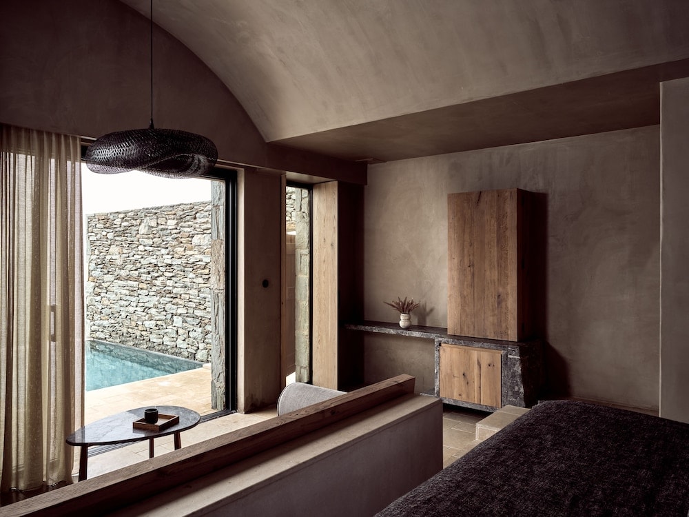 Acro Wellness Suites - Adults Only