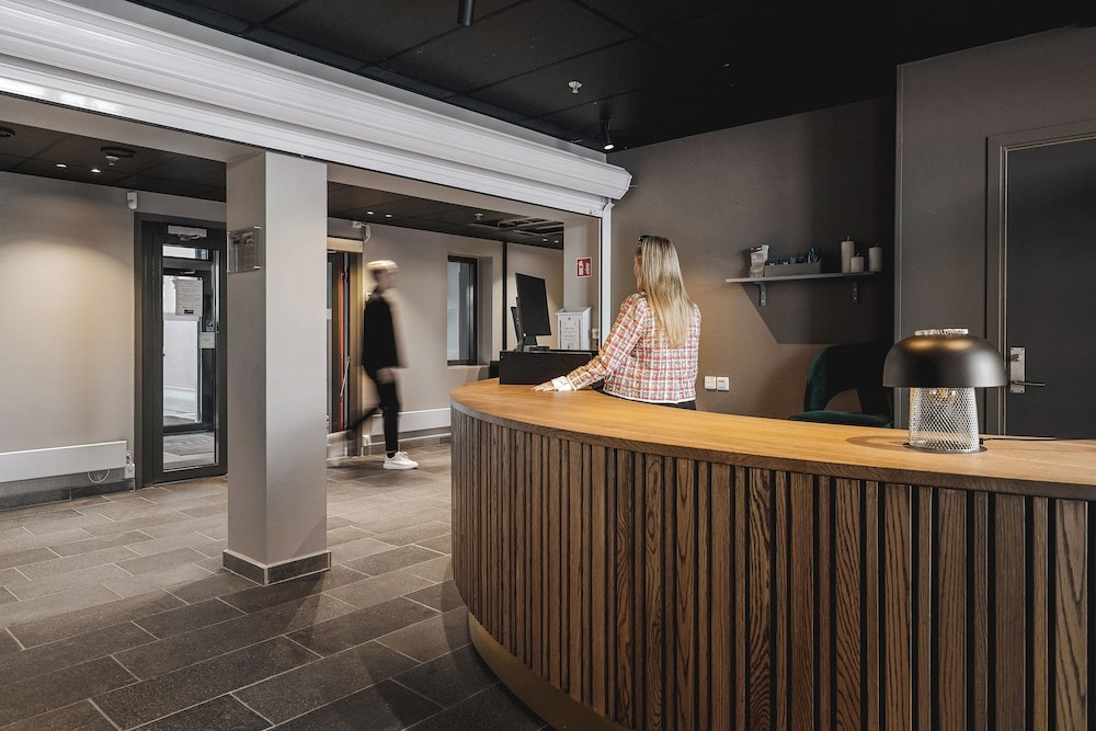 Enter St. Elisabeth Hotel