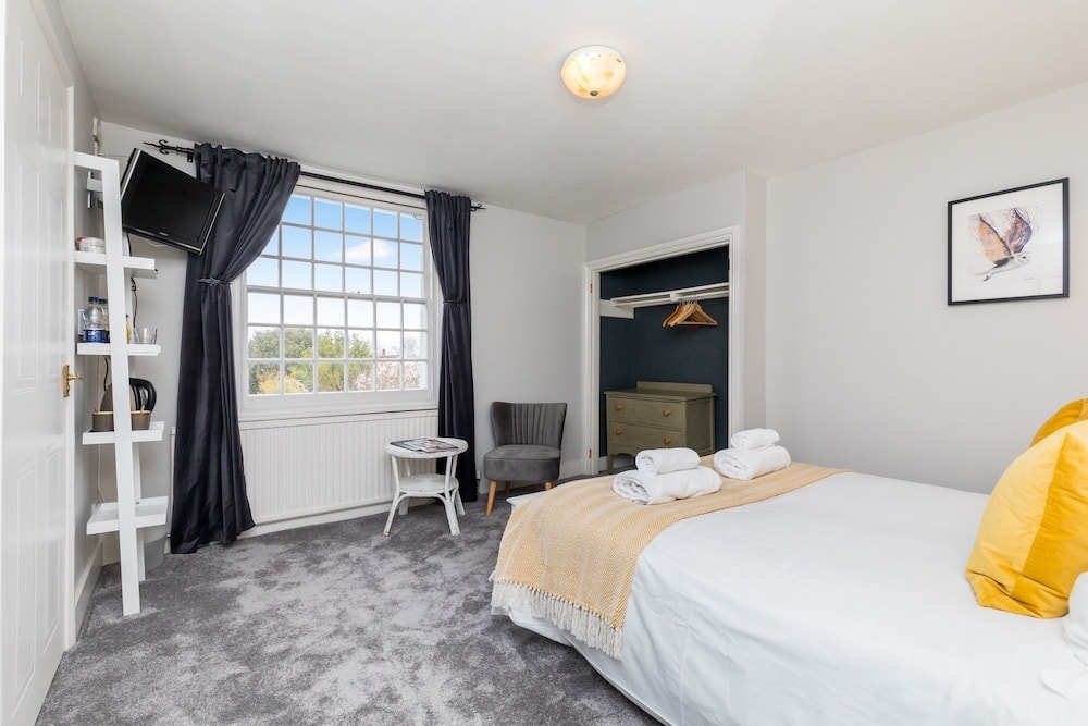 Morleys Bistro | By Huluki Sussex Stays