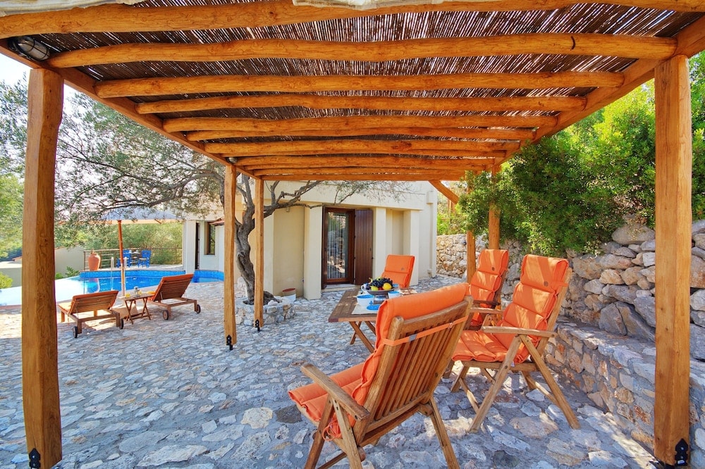 Poikilma Alonissos Villas