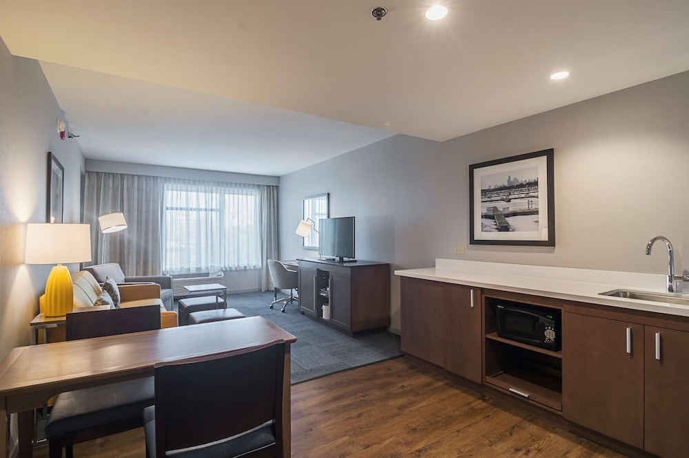 Hampton Inn Chicago North-Loyola Station