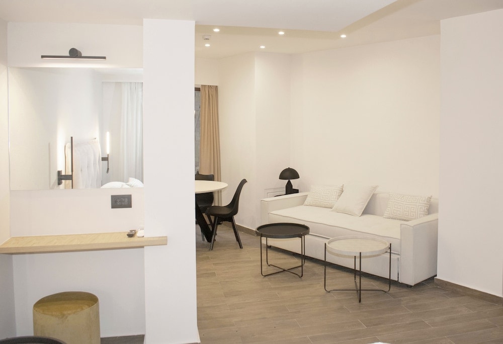 Elina Hotel Apartments