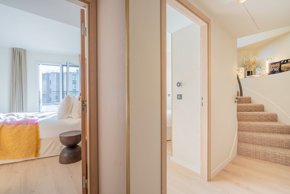 Yuna Porte Maillot - ApartHotel