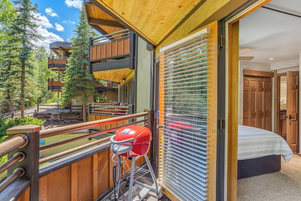 Laurelwood Condominiums