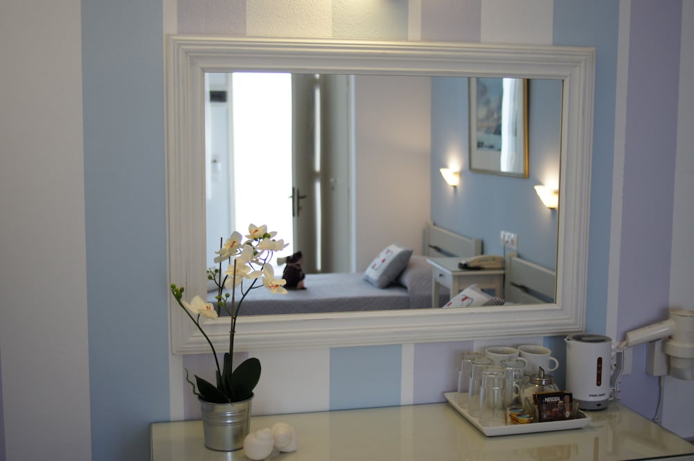 Cyclades Hotel