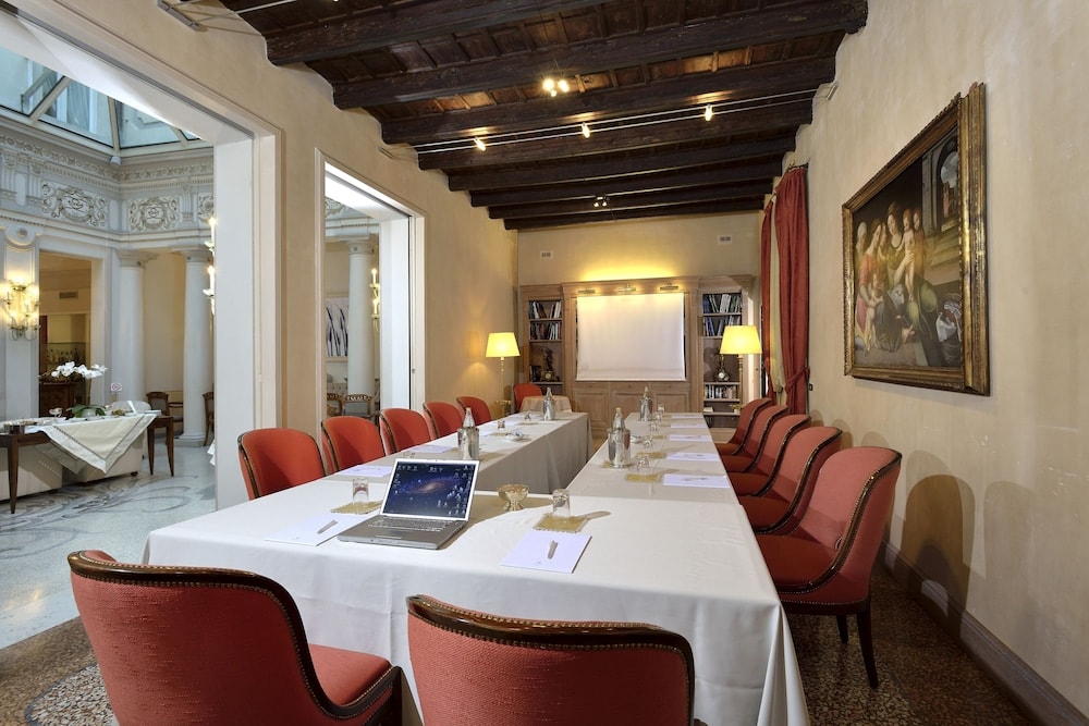 Hotel Corona d'Oro