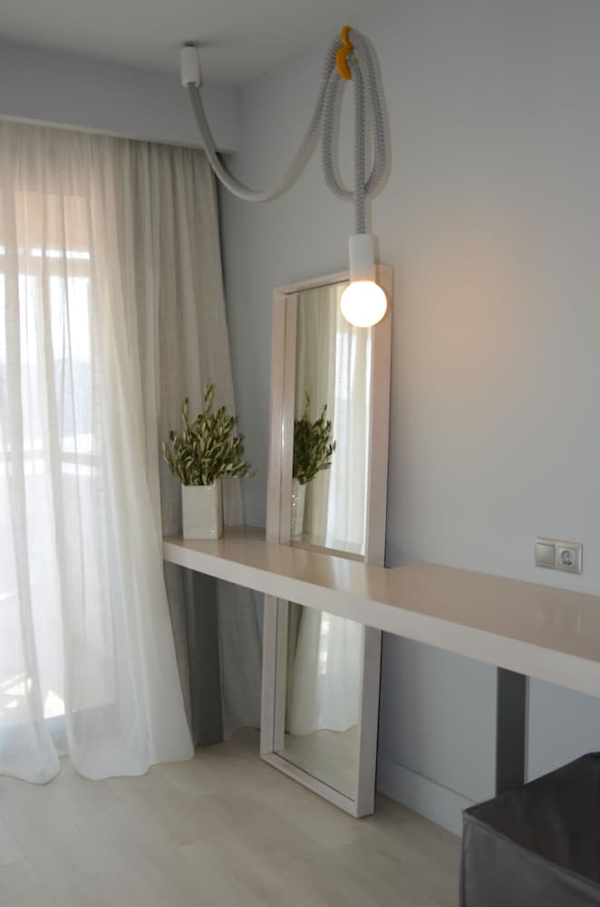 Ino Hotel & Suites