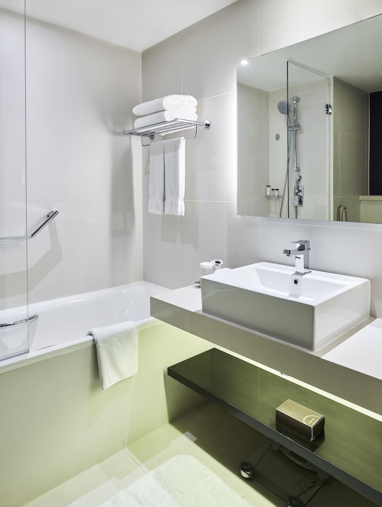 Pullman Dubai Creek City Centre Residences