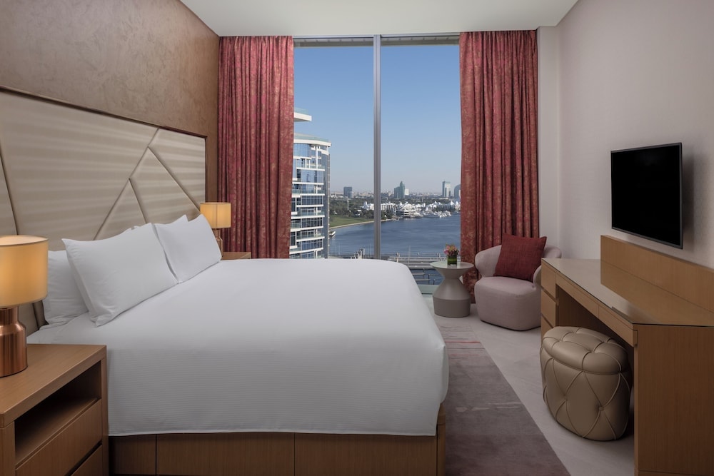 Hilton Dubai Creek Hotel & Residences