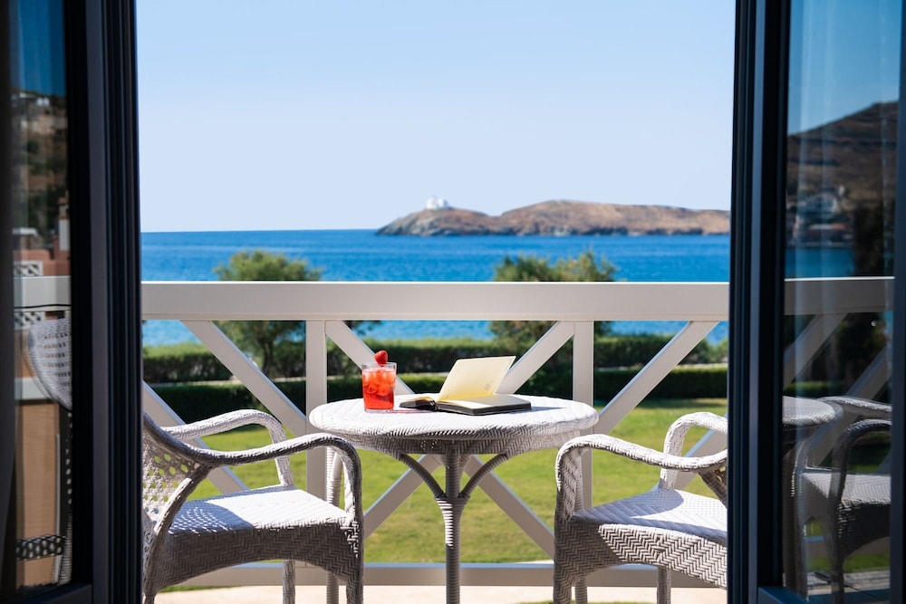 Porto Kea Suites
