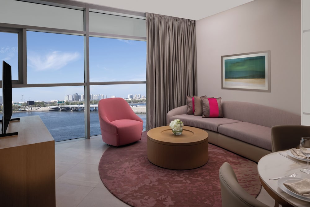 Hilton Dubai Creek Hotel & Residences
