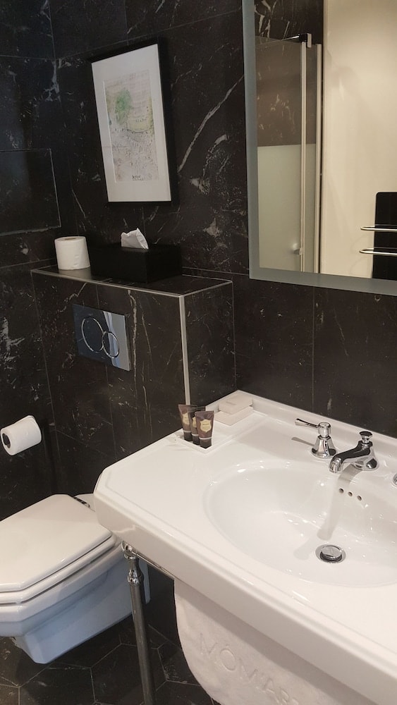 Mom’Art Hotel