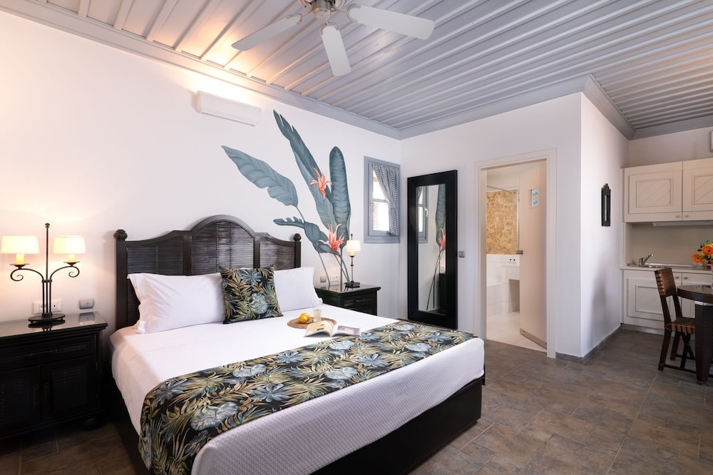 Porto Kea Suites