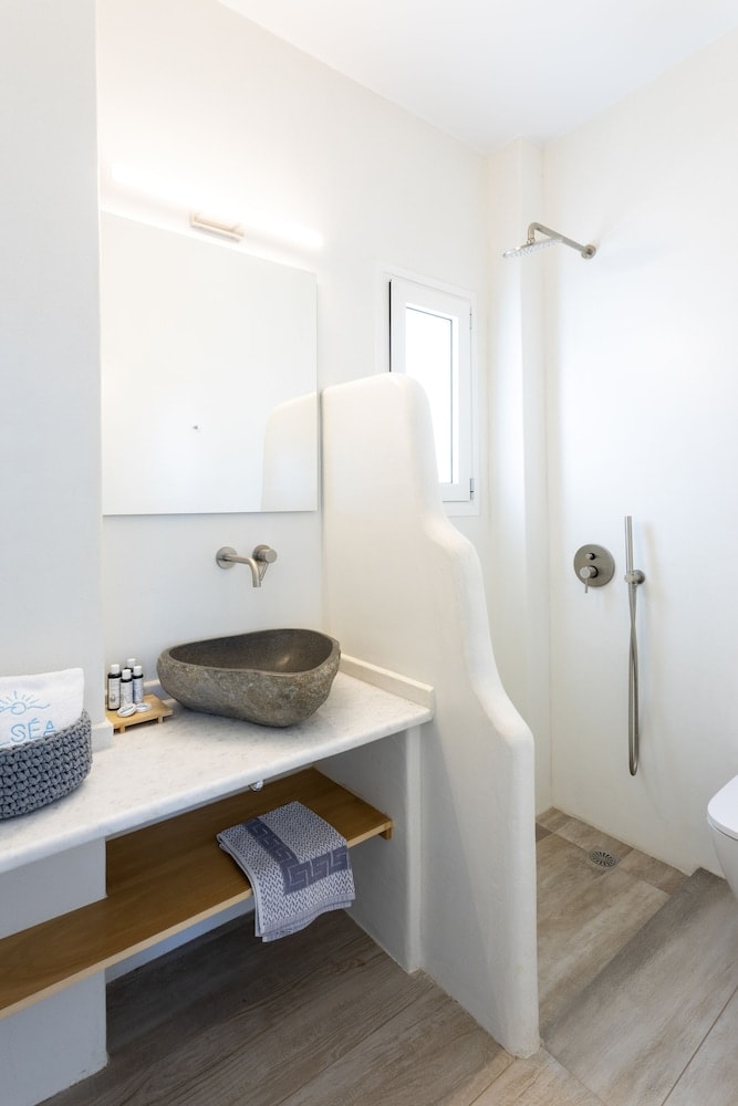 Alsea Seafront Apartments