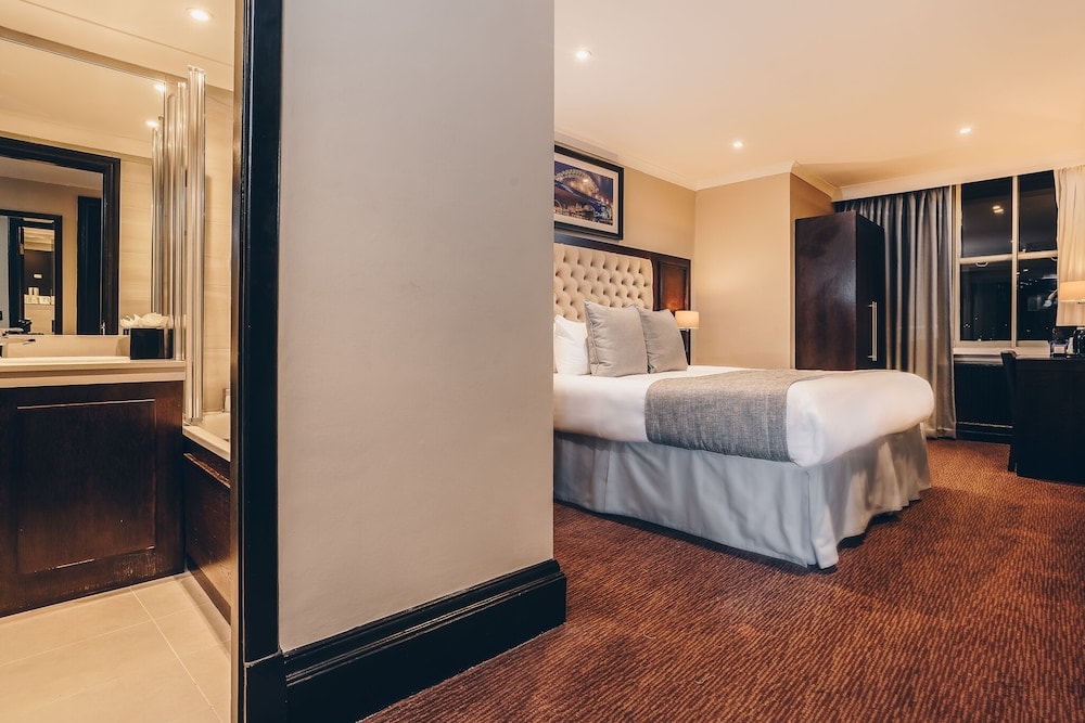 County Hotel & County Aparthotel Newcastle