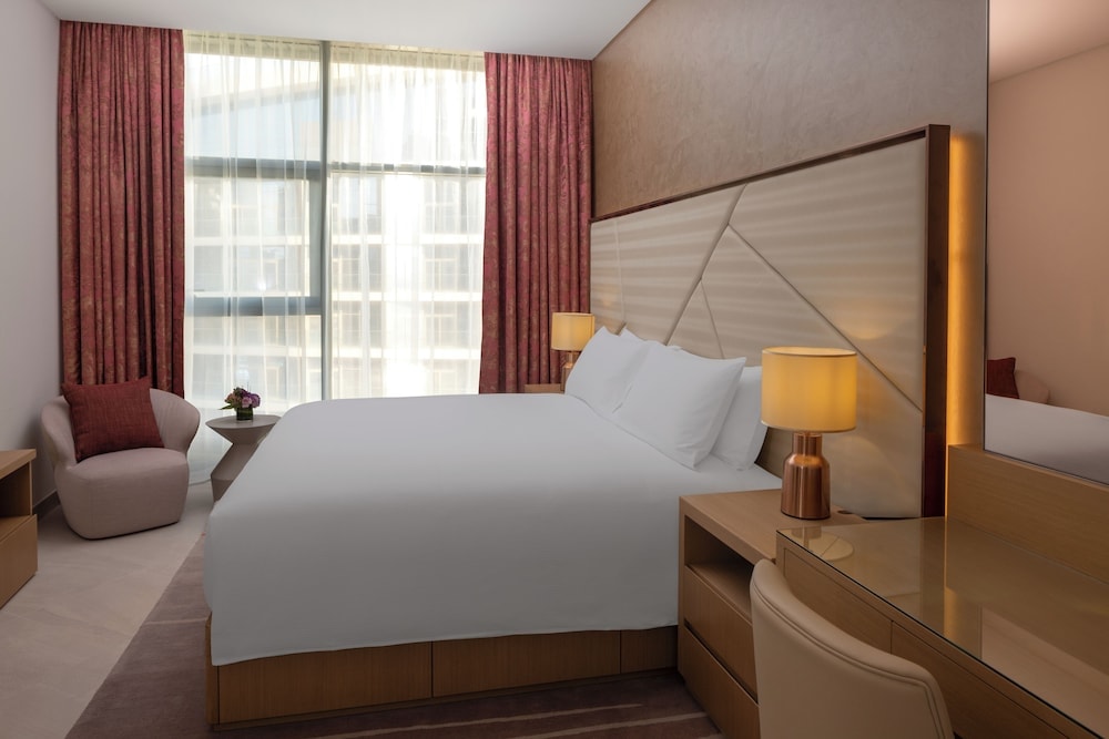 Hilton Dubai Creek Hotel & Residences