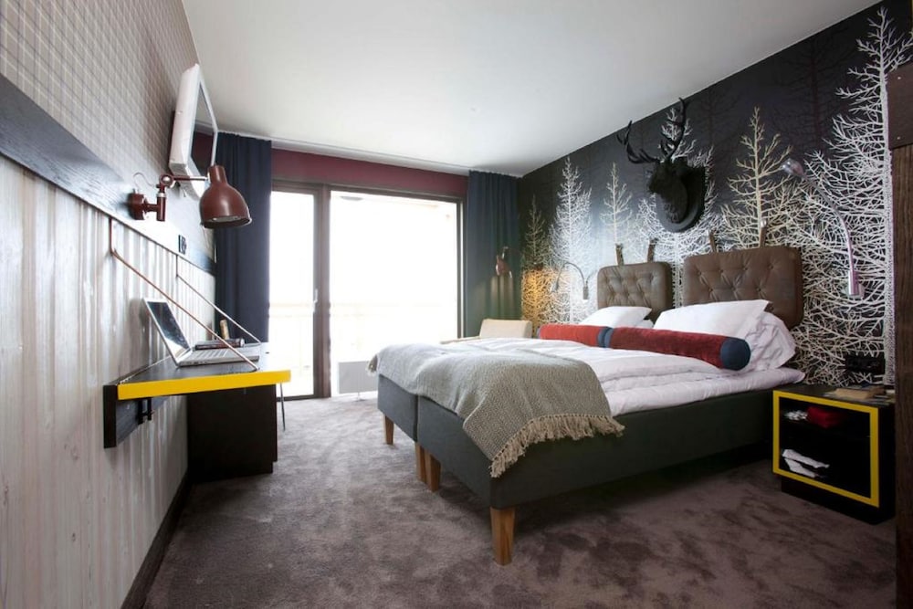 Langley Hotel Tango