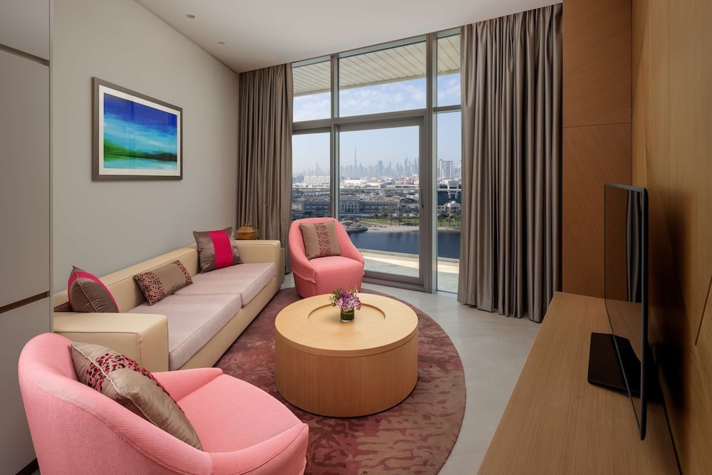 Hilton Dubai Creek Hotel & Residences