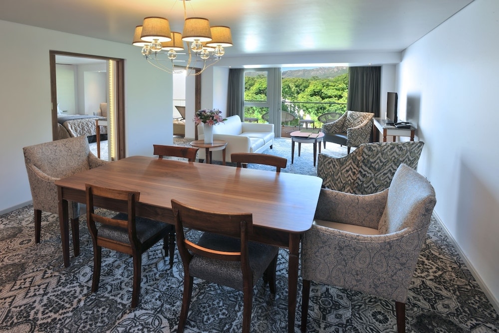 Vineyard Hotel