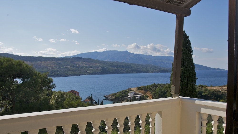 Ino Hotel & Suites