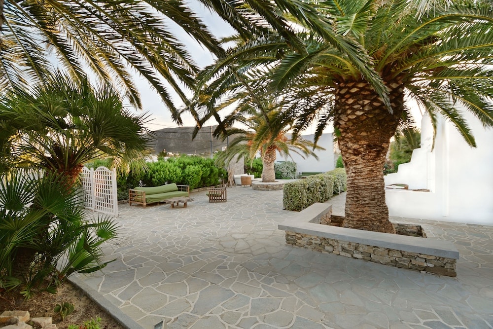 Smaragdi Hotel