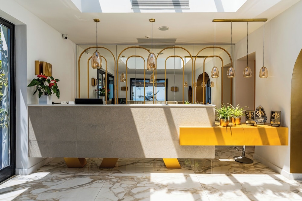 Cresanto Luxury Suites