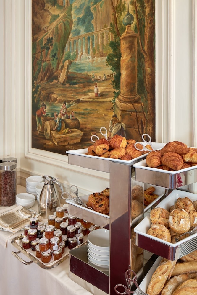 Hotel Raphael