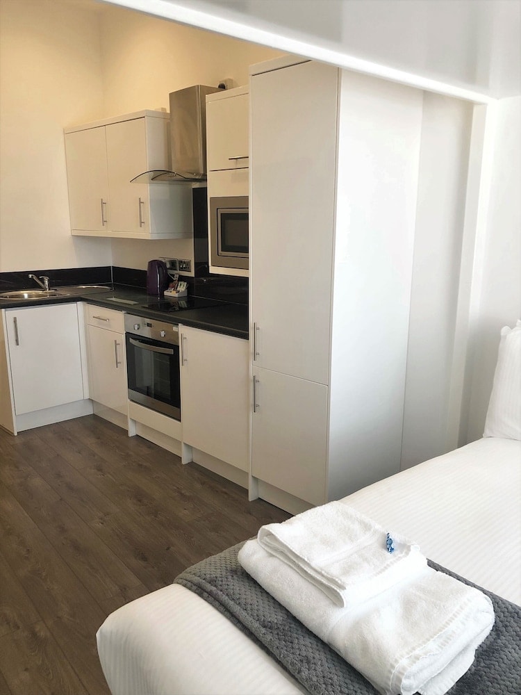 Fox House, Studio Apartments