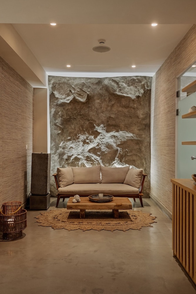 Las Hotel & Spa