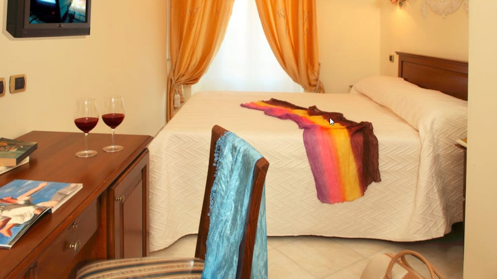 Hotel De Monti