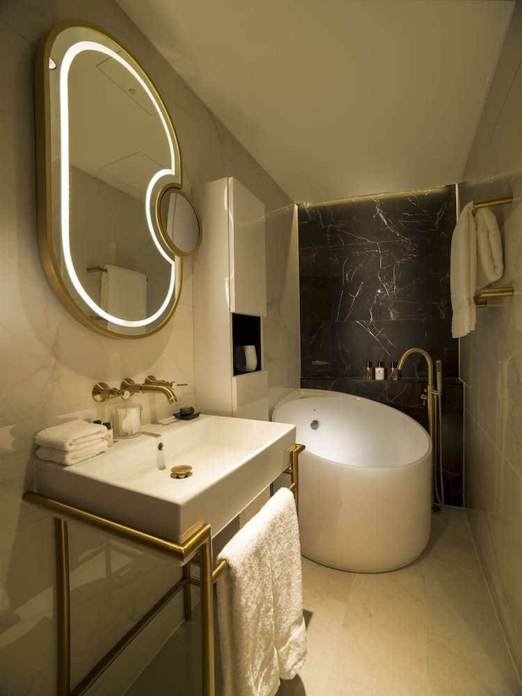 The Guardsman Hotel and Residences
