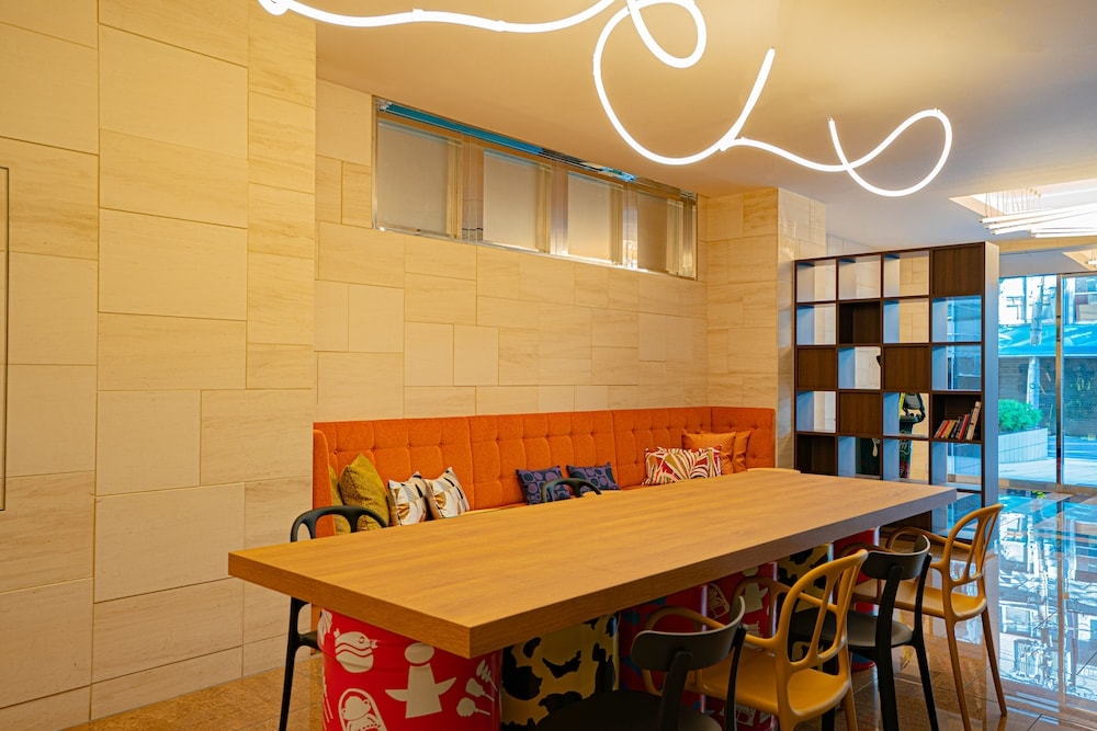Far East Village Hotel Osaka, Honmachi